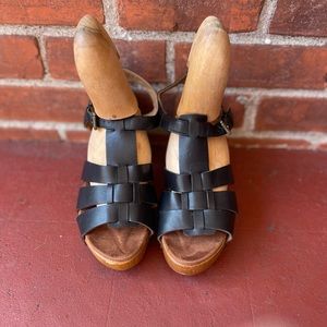 White Mountain Footbeds Black Platform sandals Size 8.5